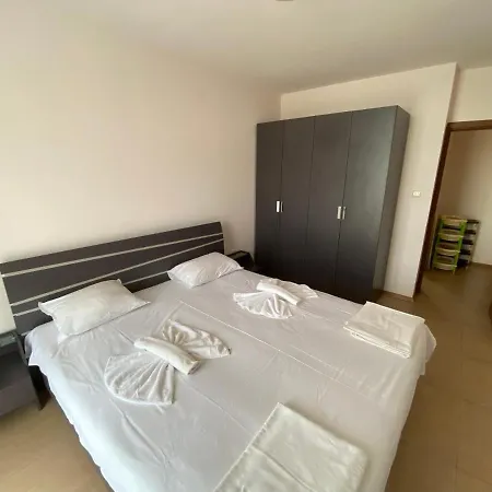 Kamelia Grand Apartments Apartamento